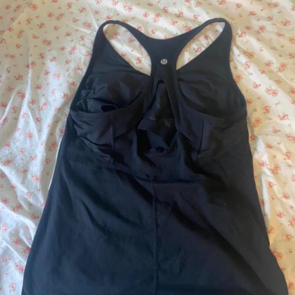 Black Lululemon tank